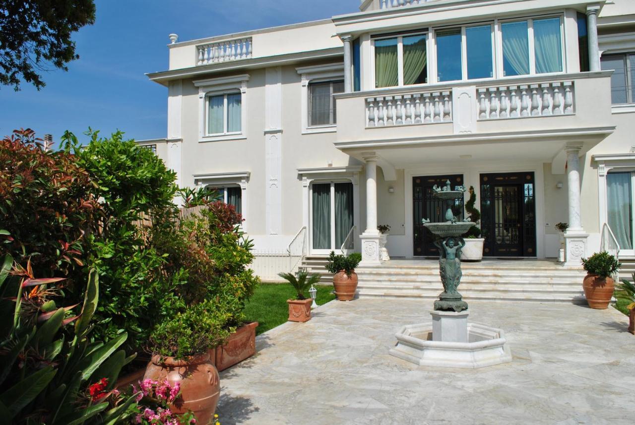 Villa Bianca A Few Steps By The Sea With Exclusive Garden & Jacuzzi Livorno Kültér fotó