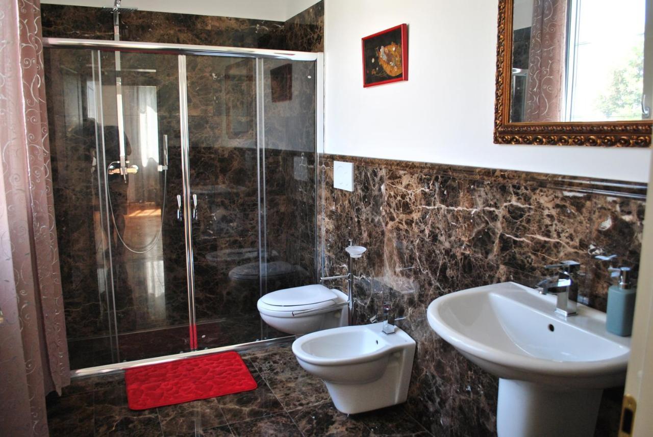 Villa Bianca A Few Steps By The Sea With Exclusive Garden & Jacuzzi Livorno Kültér fotó