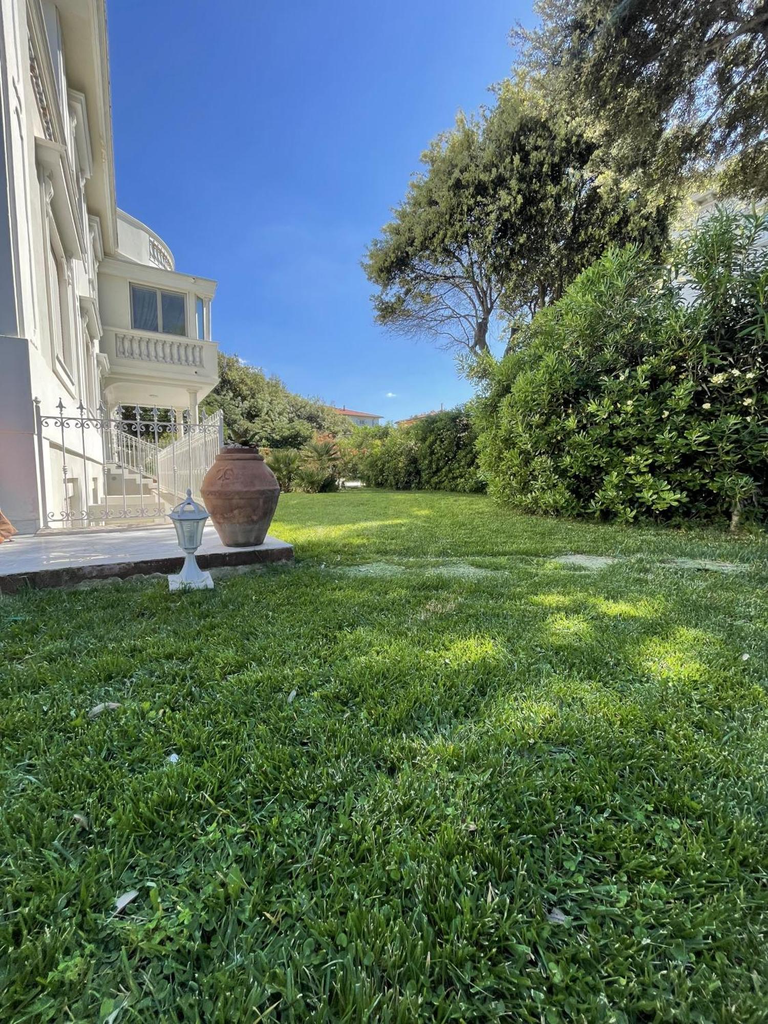 Villa Bianca A Few Steps By The Sea With Exclusive Garden & Jacuzzi Livorno Kültér fotó